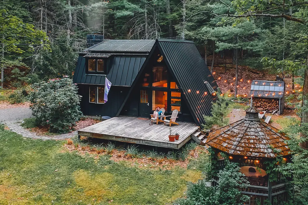 A-Frame Black Cabin .jpg