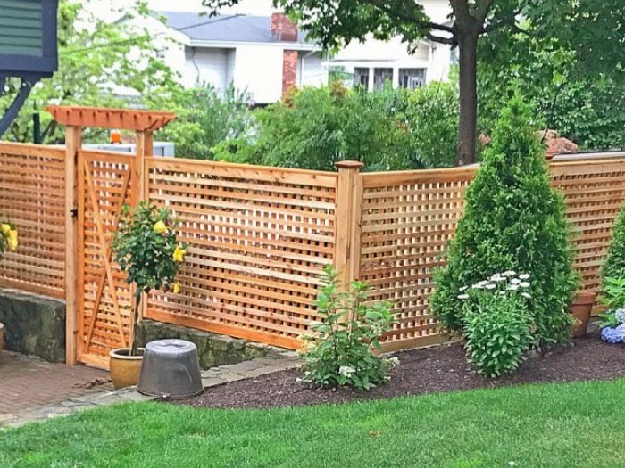 A Lattice Fence