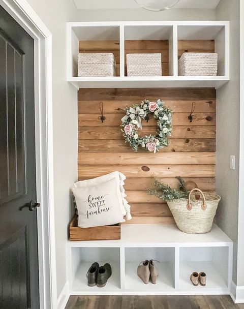 Farmhouse-Inspired Mud Room Bench with Storage