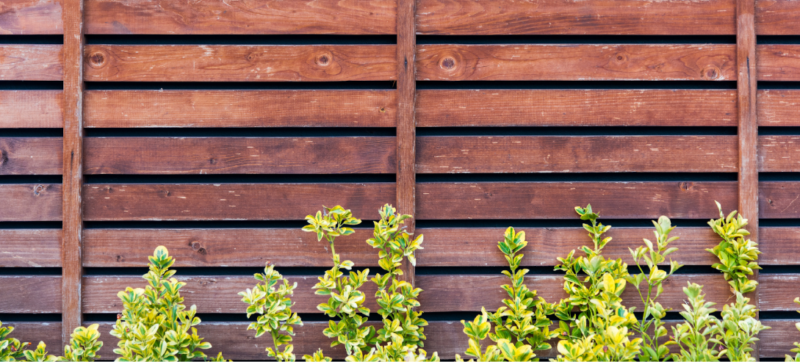 Pros and Cons of Staining a Wooden Fence