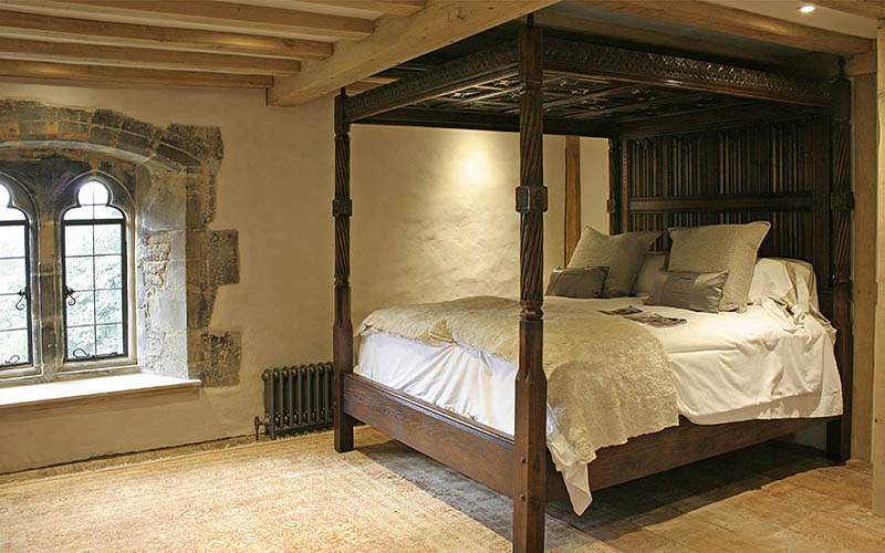 The Four-Pillared Bed Frames