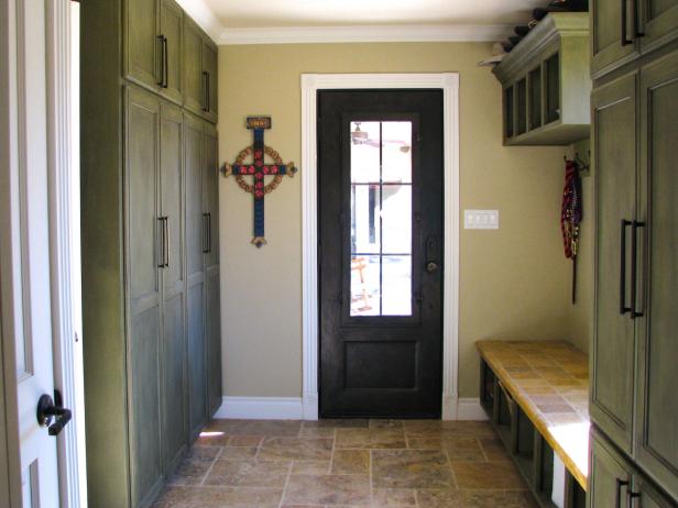 Traditional Storage Mud Room Bench with Storage