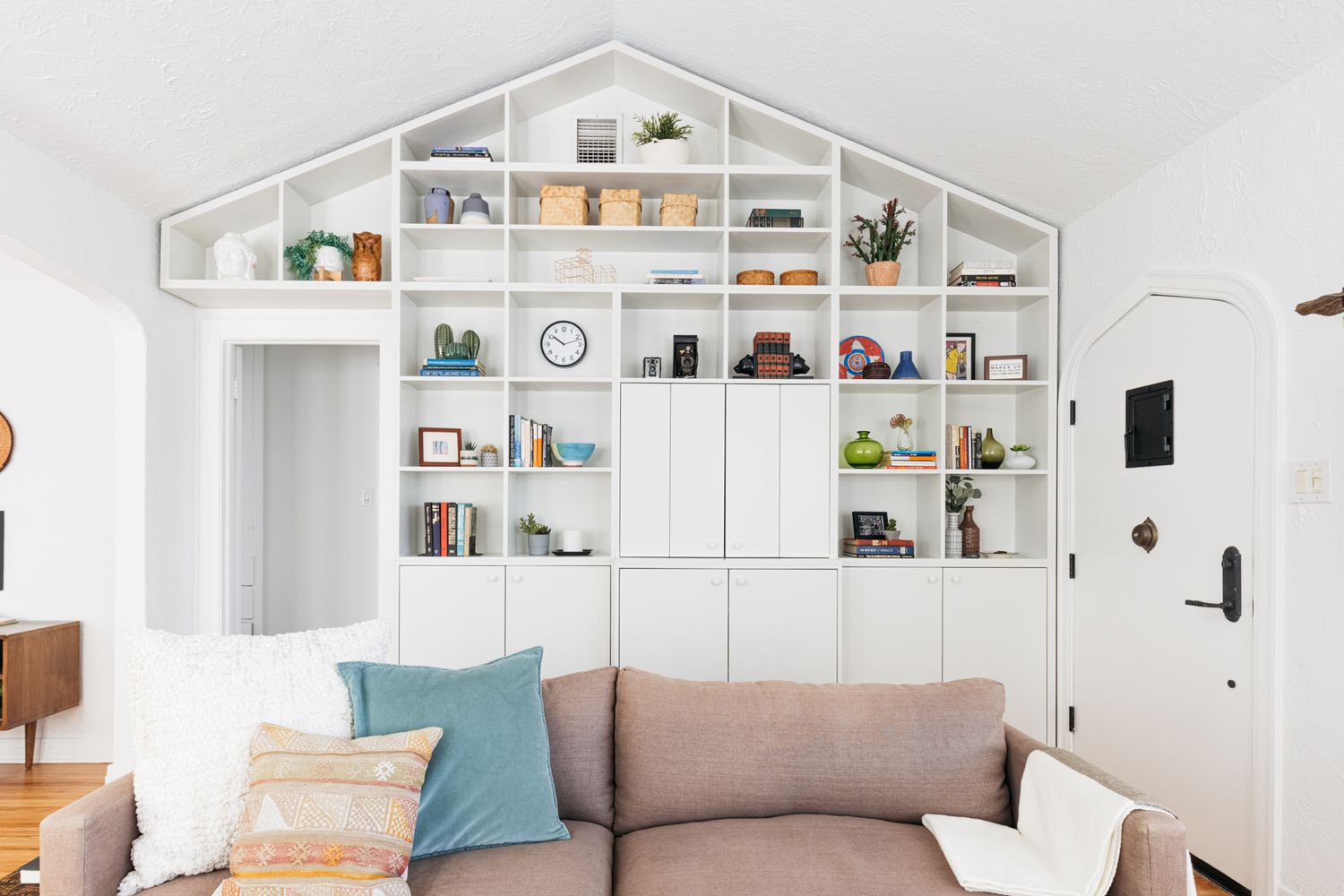 White and Bright Built-In Bookshelves