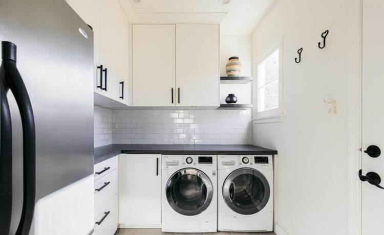 Laundry Wallpaper Ideas to Freshen Up Your Space